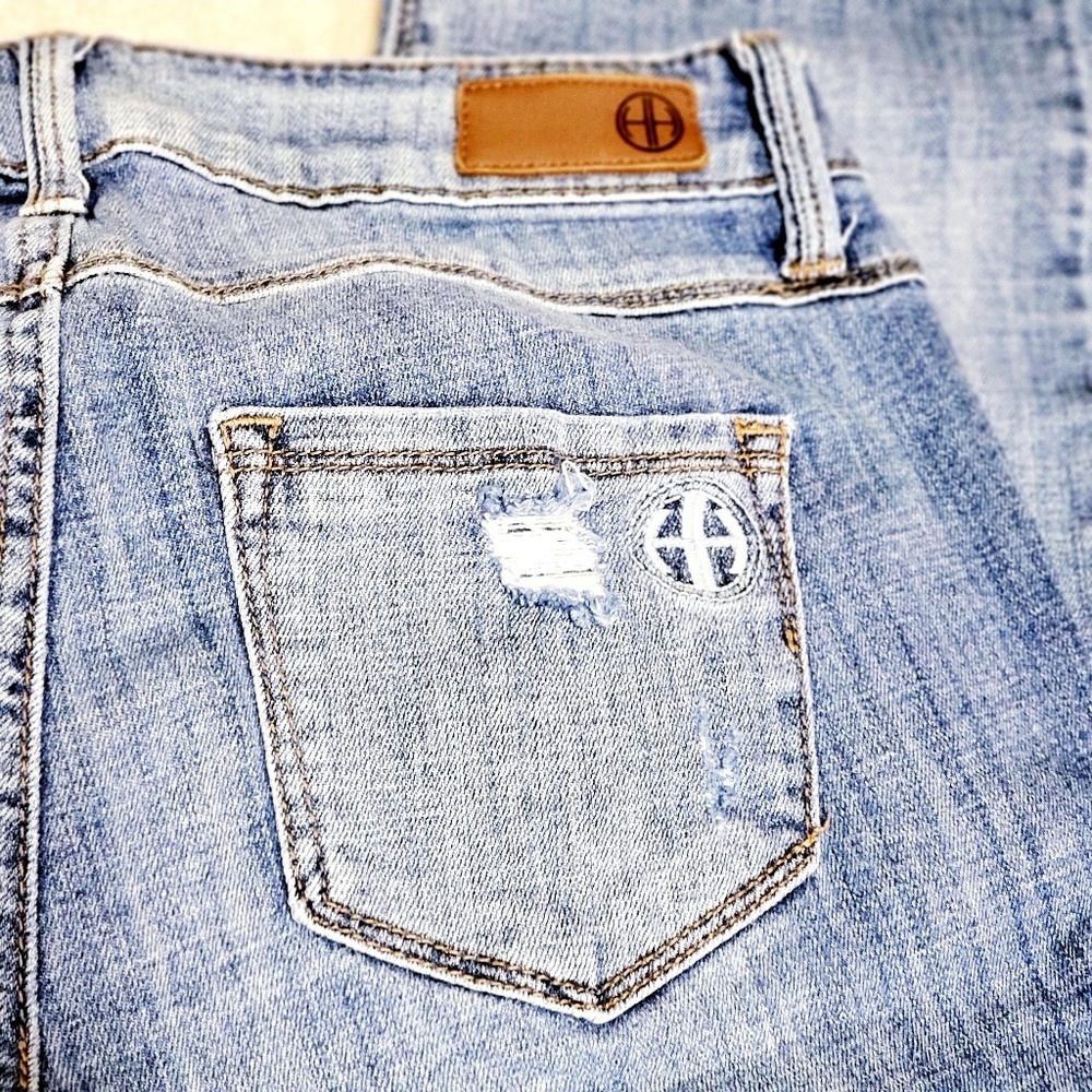 Hot in Hollywood Distressed Boyfriend Jean's 4 - Picture 3 of 5